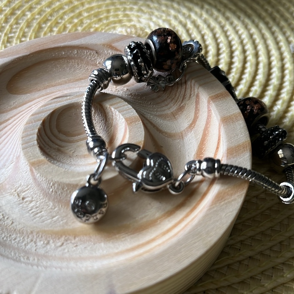 Fashionable Bracelet - Picture 7 of 8